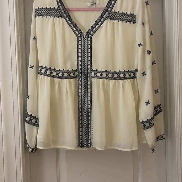 STELLA & DOT MAETTE SHEER BLOUSE SIZE M LINED NAVY EMBROIDERED  BUTTON LS - Picture 2 of 14